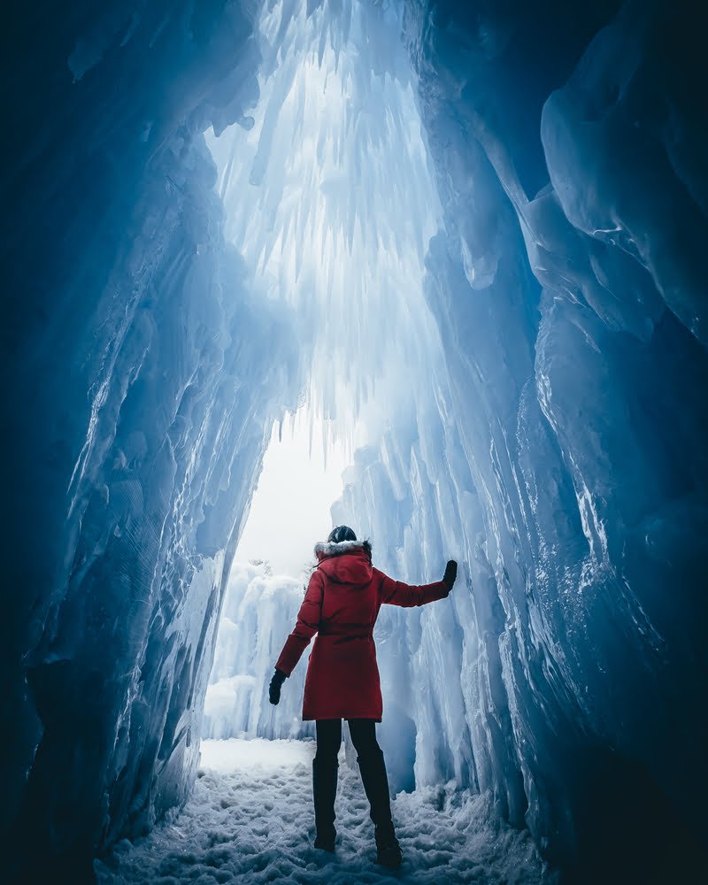 Woman find the way out in ice castle
